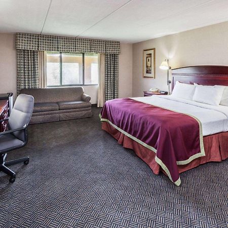 Baymont By Wyndham Michigan City Extérieur photo