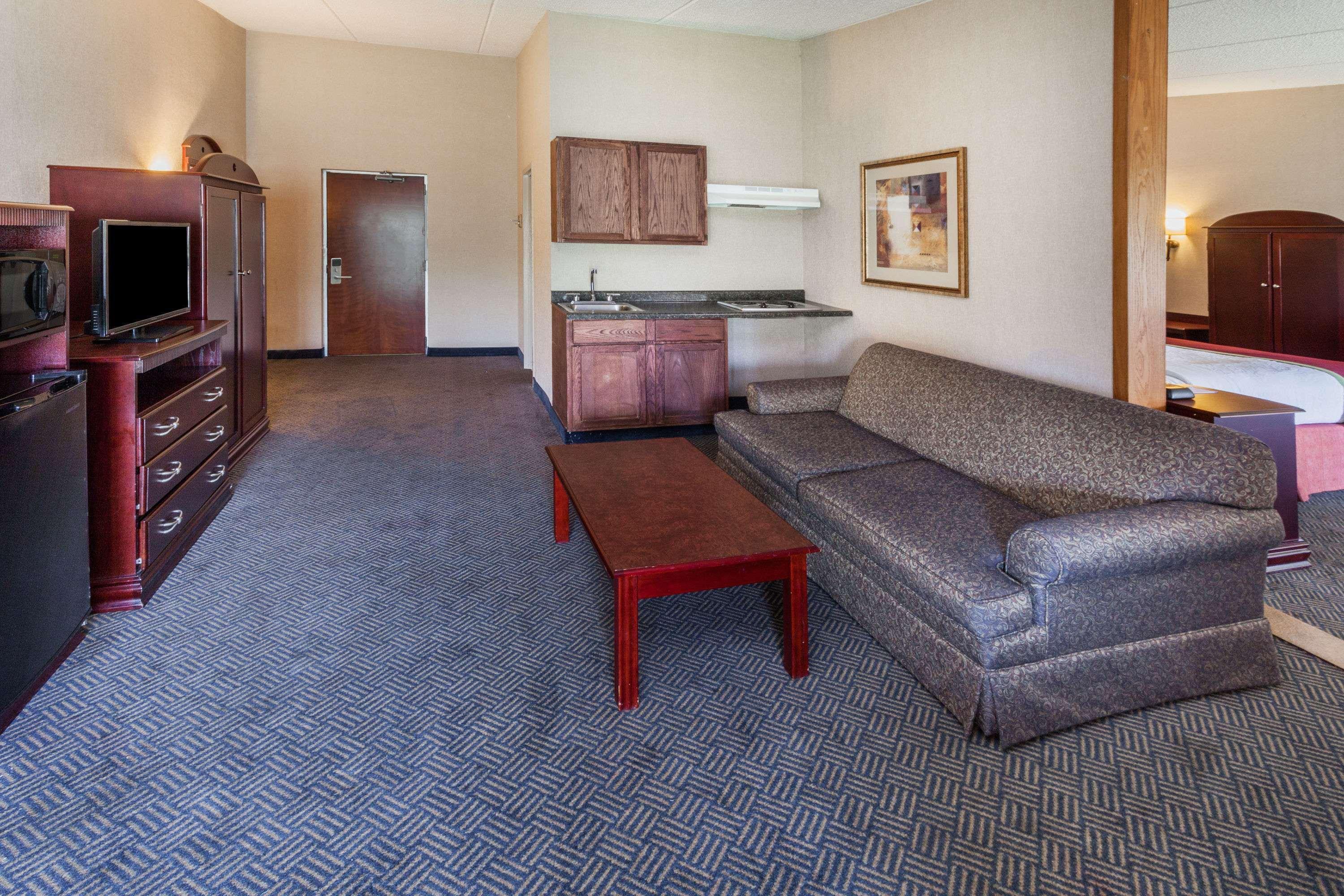 Baymont By Wyndham Michigan City Extérieur photo