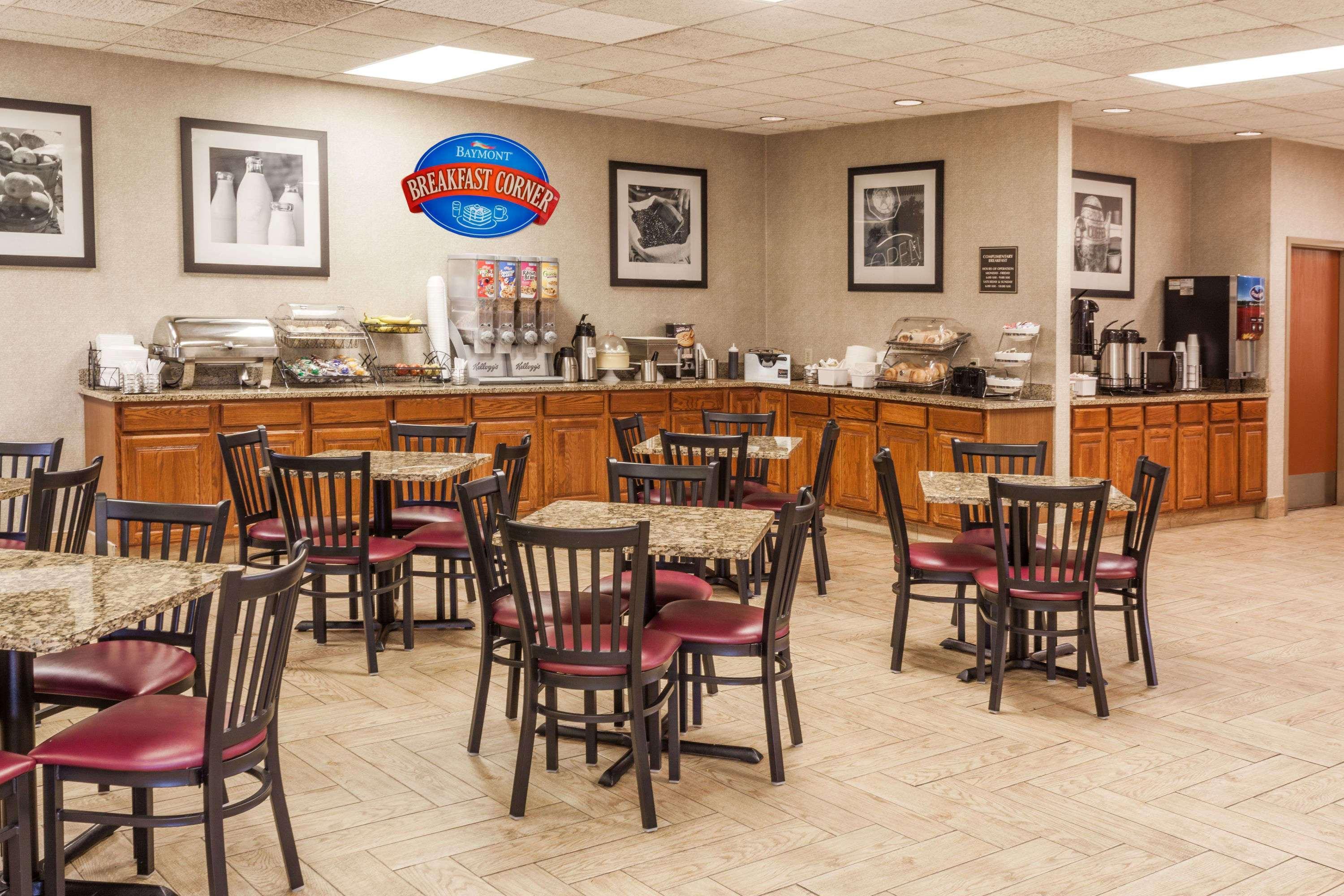 Baymont By Wyndham Michigan City Extérieur photo